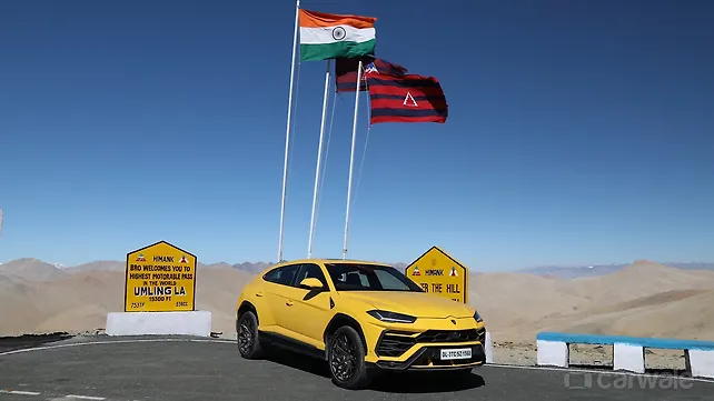 Lamborghini Urus правый передний три четверти Lamborghini Urus правый передний три четверти