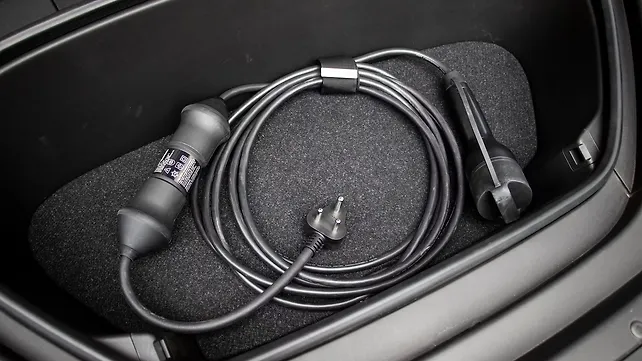 Volvo XC40 Recharge EV Car Charging Portable Charger Volvo XC40 Recharge EV Car Charging Portable Charger