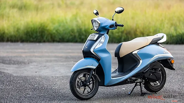 Yamaha Ray ZR 125 Left Front Three Quarter Yamaha Ray ZR 125 Left Front Three Quarter