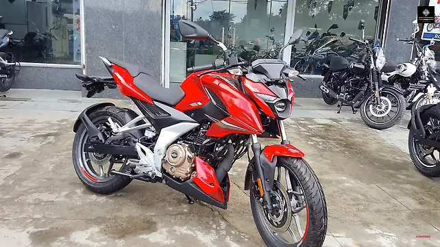 Bajaj Pulsar N160 Right Side View