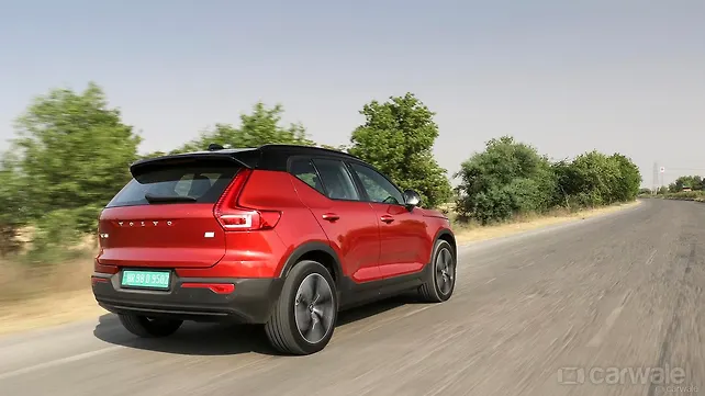 Volvo XC40 перезарядка правая задняя три четверти Volvo XC40 перезарядка правая задняя три четверти