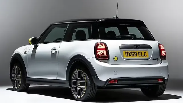 MINI Cooper SE Левый задний три четверти MINI Cooper SE Левый задний три четверти