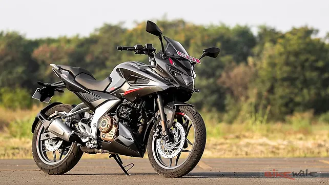 Bajaj Pulsar 125 Right Front Three Quarter