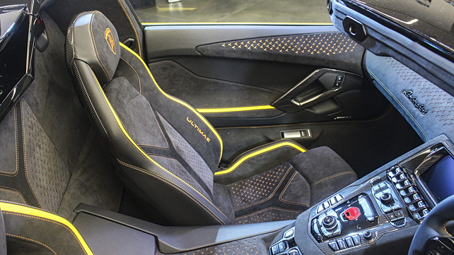 Lamborghini передний ряд сидений
