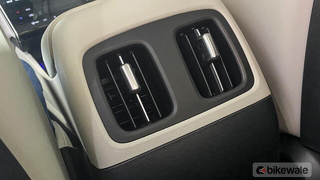 Hyundai New Tucson Rear Row AC Controls