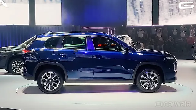Maruti Suzuki Grand Vitara Right Side View Right Side View