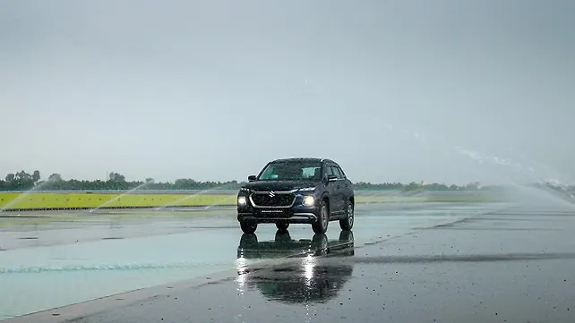Maruti Suzuki Grand Vitara Left Front Three Quarter Maruti Suzuki Grand Vitara Left Front Three Quarter