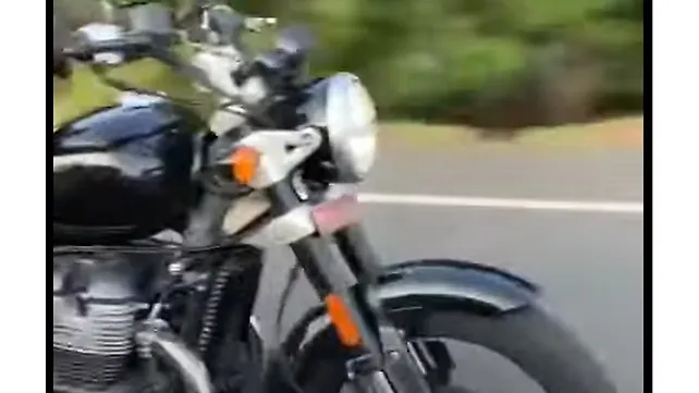 Royal Enfield Super Meteor 650 Right Side View Royal Enfield Super Meteor 650 Right Side View