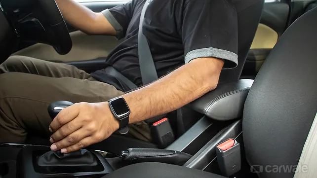 Передний центральный подлокотник Toyota Glanza Передний центральный подлокотник