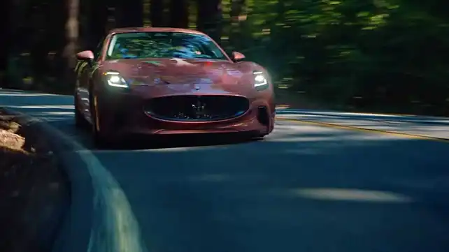 Maserati GranTurismo Правая передняя часть Три четверти Maserati GranTurismo Правая передняя часть Три четверти