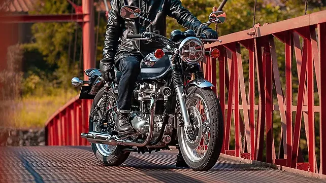 Kawasaki W800 Right Front Three Quarter Kawasaki W800 Right Front Three Quarter