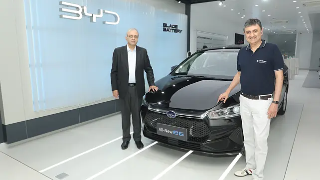 BYD e6 Front View BYD e6 Front View