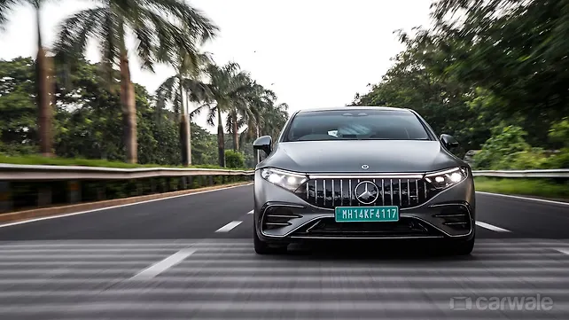 Mercedes-Benz AMG EQS, вид спереди Передний план