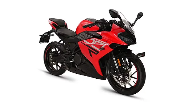 Keeway K300 R Right Front Three Quarter Keeway K300 R Right Front Three Quarter