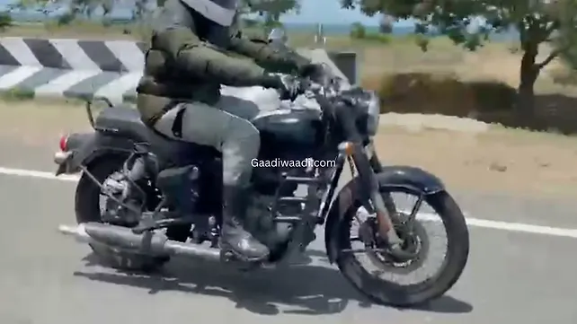 Royal Enfield Bullet 350 Right Side View Royal Enfield Bullet 350 Right Side View