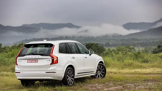 Volvo XC90 Правая задняя три четверти Правая задняя три четверти