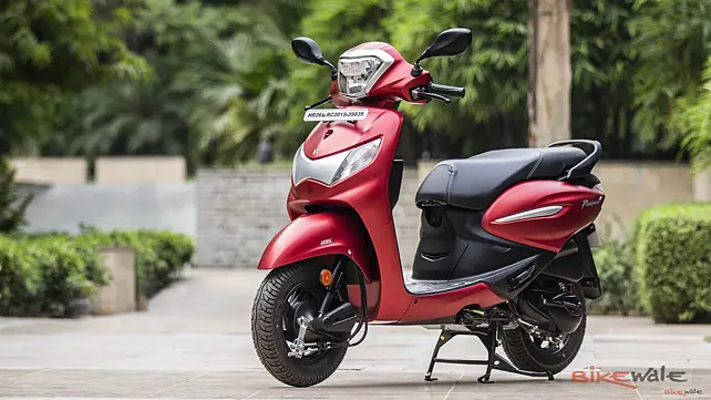 Hero Splendor Plus Left Front Three Quarter