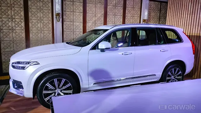 Volvo XC90, вид слева Volvo XC90, вид слева