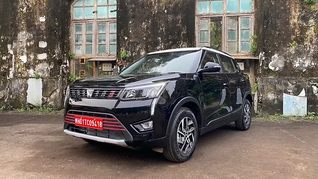 Mahindra XUV300 Sportz Left Front Three Quarter Mahindra XUV300 Sportz Left Front Three Quarter