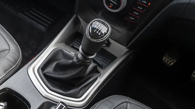 Mahindra XUV300 Turbo Sportz Gear Shifter/Gear Shifter Stalk Mahindra XUV300 Turbo Sportz Gear Shifter/Gear Shifter Stalk