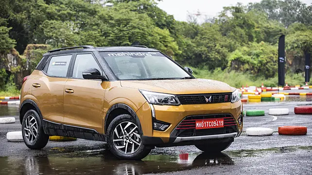 Mahindra XUV300 Turbo Sportz Right Front Three Quarter Mahindra XUV300 Turbo Sportz Right Front Three Quarter
