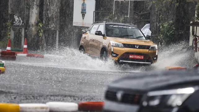 Mahindra XUV300 Turbo Sportz Right Front Three Quarter