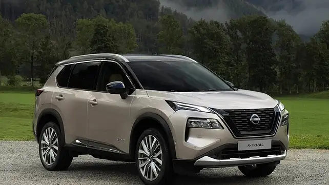 Nissan правый передний три четверти Nissan правый передний три четверти