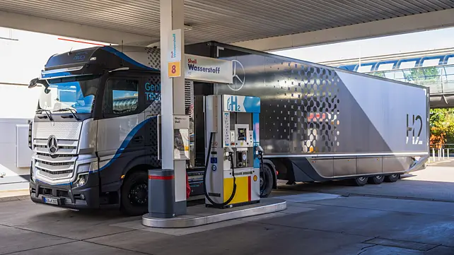 Fuel-cell powered Mercedes-Benz GenH2 Truck