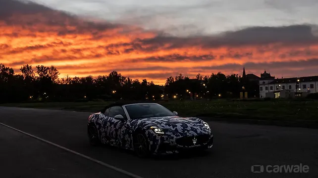 Maserati GranCabrio Правая Передняя Три Четверти Maserati GranCabrio Правая Передняя Три Четверти