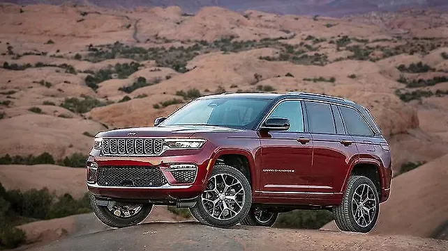 Jeep Grand Cherokee 2022 Left Front Three Quarter