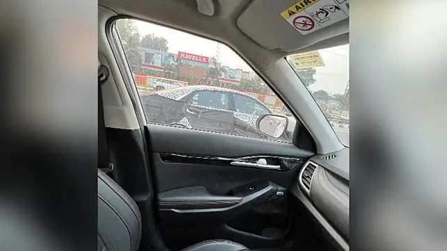 Hyundai Verna Right Side View