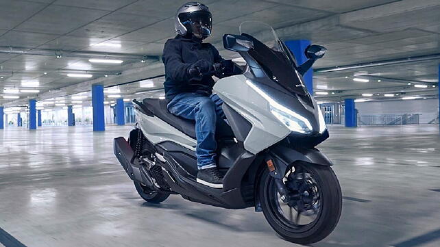 Honda FORZA 125 review. Buying a used maxi scooter? 