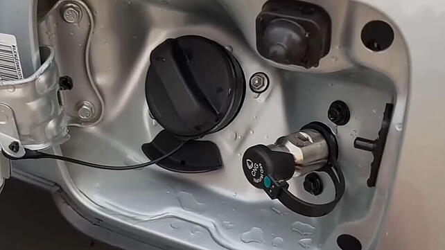 Maruti Suzuki Brezza Open Fuel Lid
