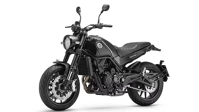 Benelli Leoncino 500 Left Front Three Quarter Benelli Leoncino 500 Left Front Three Quarter