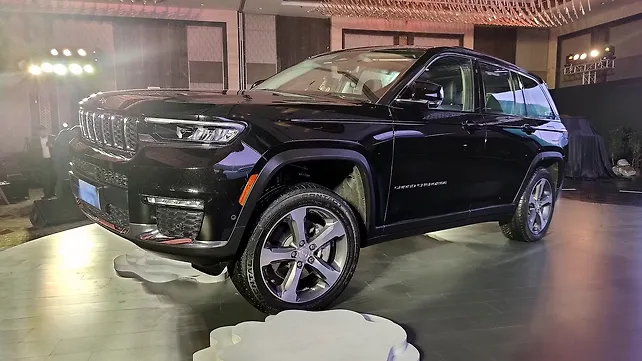 Jeep Grand Cherokee Right Front Three Quarter Jeep Grand Cherokee Right Front Three Quarter