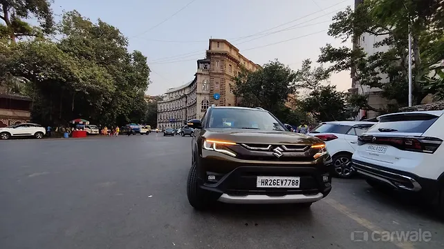 Maruti Suzuki Brezza правый передний три четверти Правый передний три четверти
