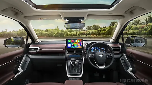 Приборная панель Toyota Innova Hycross Приборная панель Toyota Innova Hycross