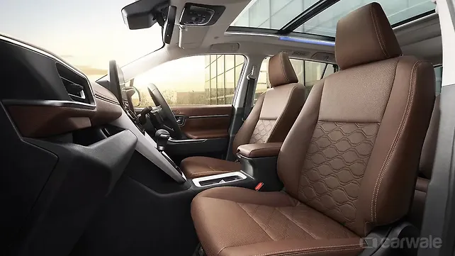 Сиденья переднего ряда Toyota Innova Hycross Сиденья переднего ряда Toyota Innova Hycross