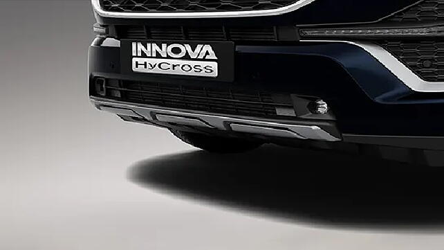 Передний бампер Toyota Innova Hycross
