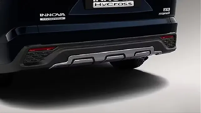 Бампер задний Toyota Innova Hycross Бампер задний Toyota Innova Hycross
