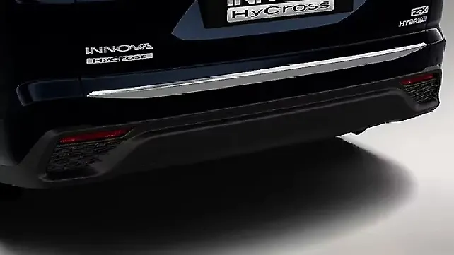 Бампер задний Toyota Innova Hycross Бампер задний Toyota Innova Hycross