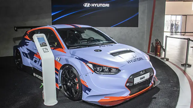 Hyundai правый передний три четверти Hyundai правый передний три четверти