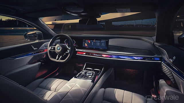 Приборная панель BMW новой 7-й серии
