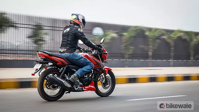 TVS Apache RTR 160 Right Rear Three Quarter