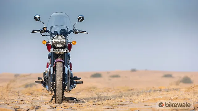 Royal Enfield Super Meteor 650 Front View