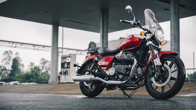 Royal Enfield Super Meteor 650 Right Side View