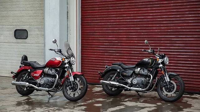 Royal Enfield Super Meteor 650 Right Front Three Quarter Royal Enfield Super Meteor 650 Right Front Three Quarter