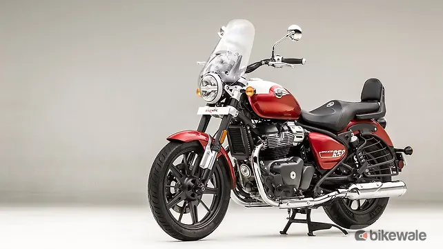 Royal Enfield Super Meteor 650 Left Front Three Quarter Royal Enfield Super Meteor 650 Left Front Three Quarter