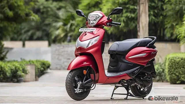 Hero Splendor Plus Left Front Three Quarter Hero Splendor Plus Left Front Three Quarter