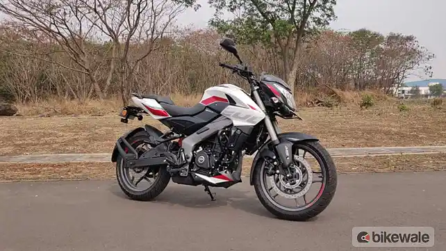 Bajaj Pulsar NS200 Right Front Three Quarter Bajaj Pulsar NS200 Right Front Three Quarter